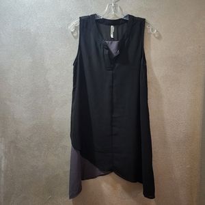 Sleeveless Women's Top w/ Buttons